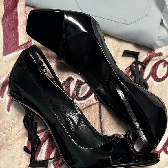 Saint Laurent Glossy Black Heels - Picture 2 of 5